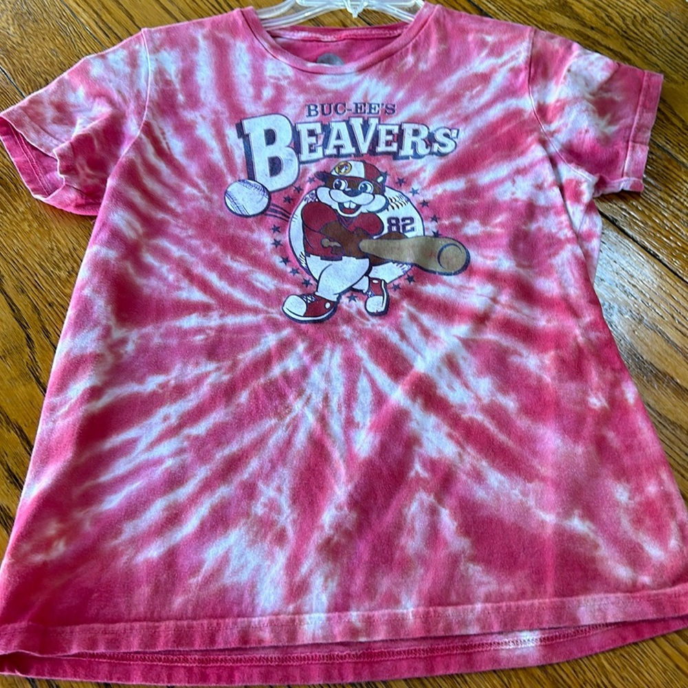 Buc-ees Beavers red tie dye tee shirt. Youth Large. Good condition.